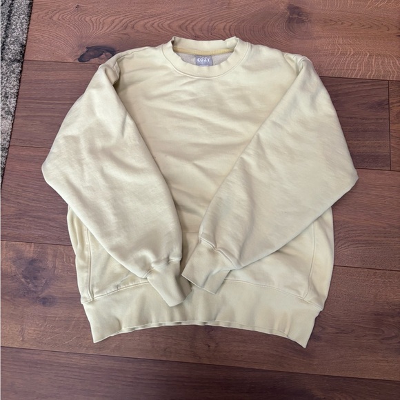 Aritzia Tops - Aritzia BF fit Butter Yellow Sweatshirt
